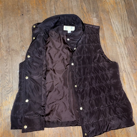MICHEAL KORS PUFFER VEST - Picture 2 of 4